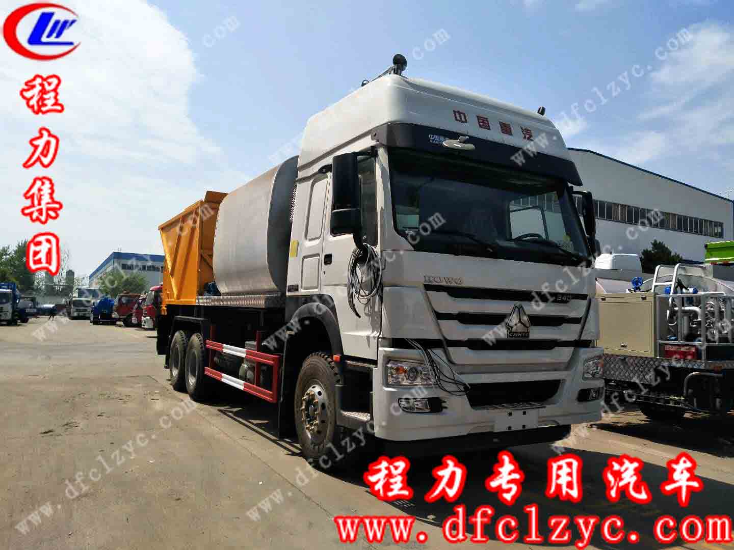 湖北重汽豪沃后双桥碎石封层车(国五)