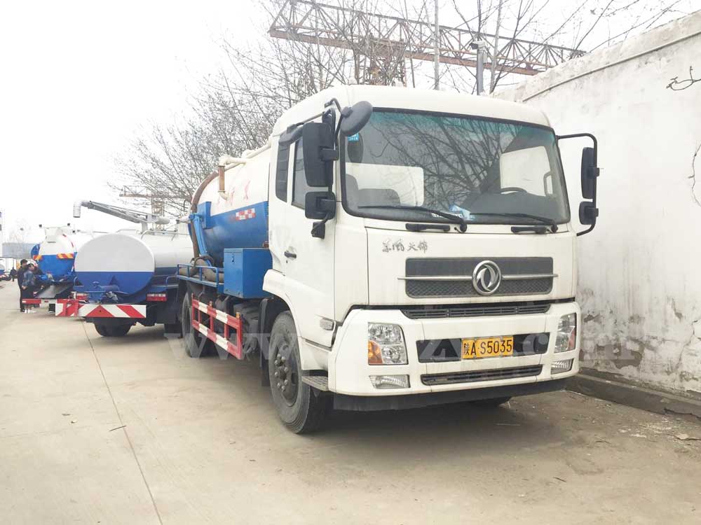 东风天锦吸污车(国五)