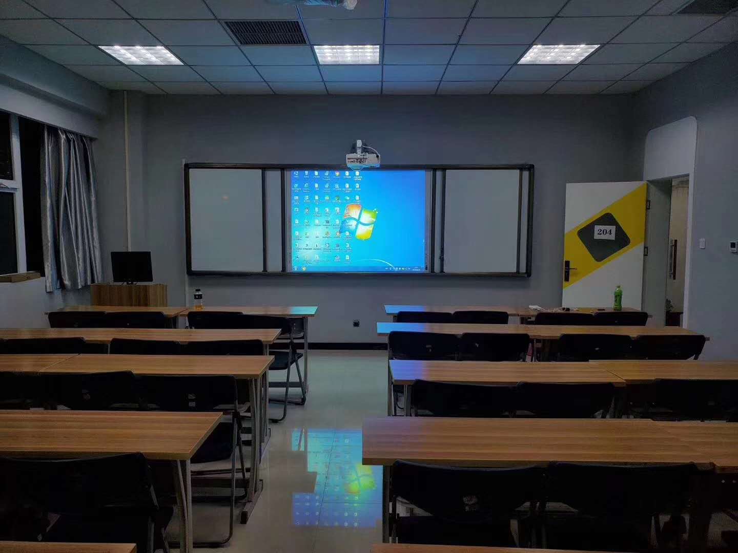 投影仪的清洁保养=方法如下