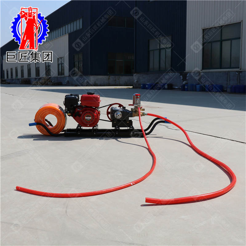 -1A型两相电轻便取样钻机 一、QZ-1A型两相电轻便取样钻机简介 QZ-1A型两相电轻便取样钻机是一种轻便多用途微型工程钻机,它适用于工业、民用建筑、桥梁、铁