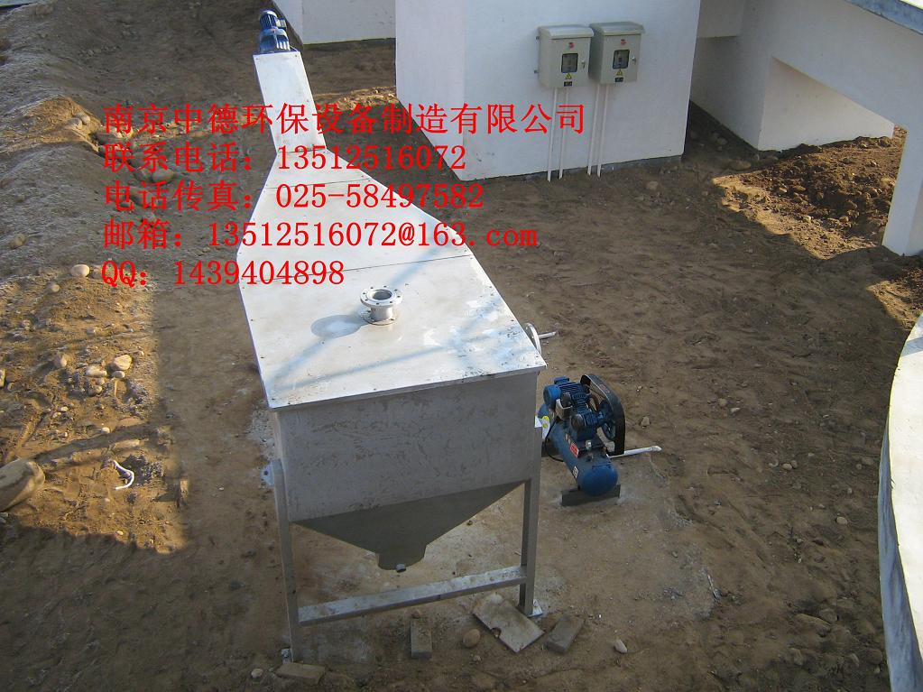 专业生产南京中德LSSF螺旋式砂水分离器,常见的有LSSF260,LSSF320等规格。 将从旋流沉砂池中排出的砂水混合物进行有效的砂、水分离。