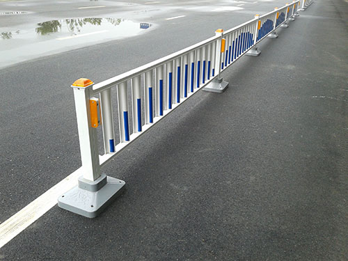 高速公路护坡砖,预制块护坡多少钱一方? 六角护坡的清包工价格