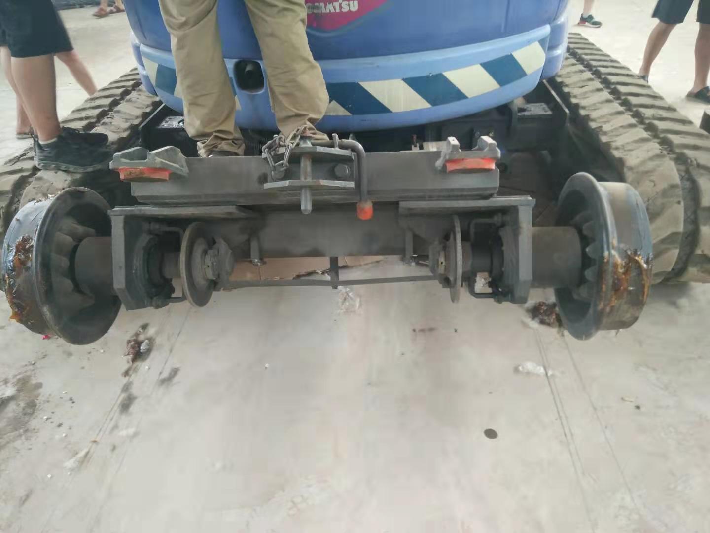 选用履带式挖掘机配套行走轨道轮铁路绝缘轨道轮挖机改装