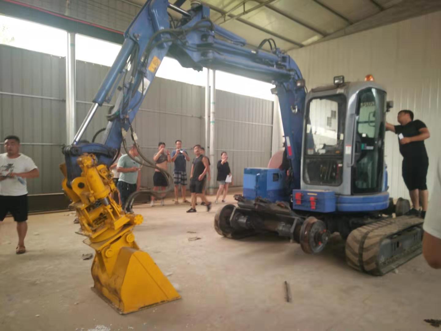 改装铁路挖掘机轨道轮行走轮履带伸展绝缘轨道轮