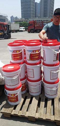 墙面粉刷掉沙怎么处理?墙面掉砂起砂用沙干净水泥砂浆治理液