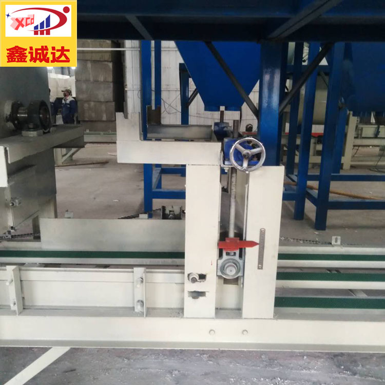 鑫诚达Fs自保温复合免拆外建筑模板设备供应商