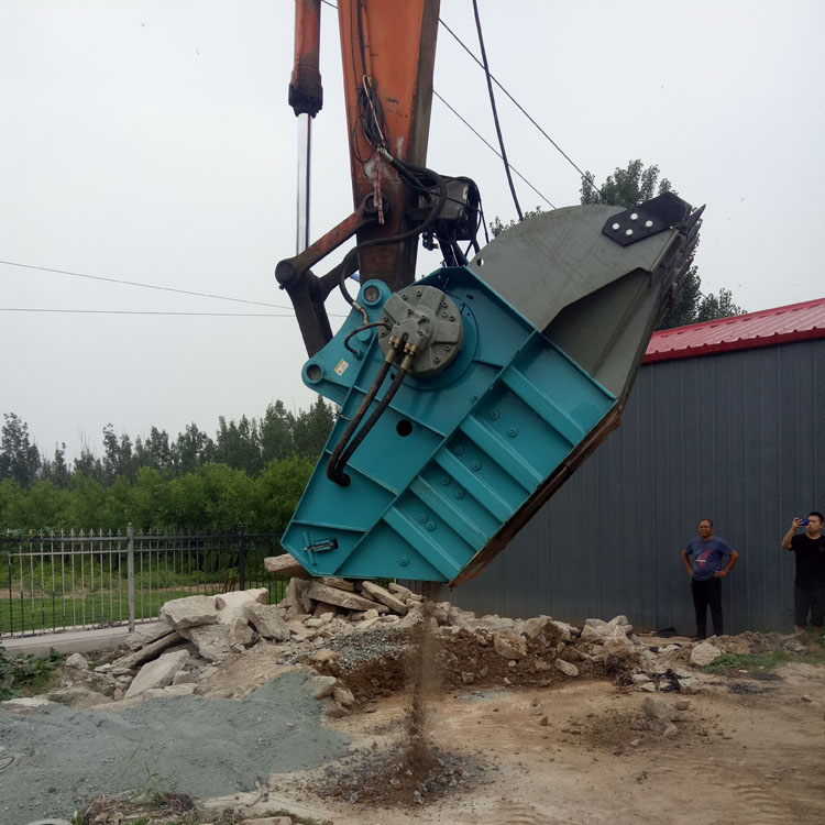 矿山用DP-25单轴鄂式破碎斗钢筋混凝土筛分破碎斗矿山碎石机