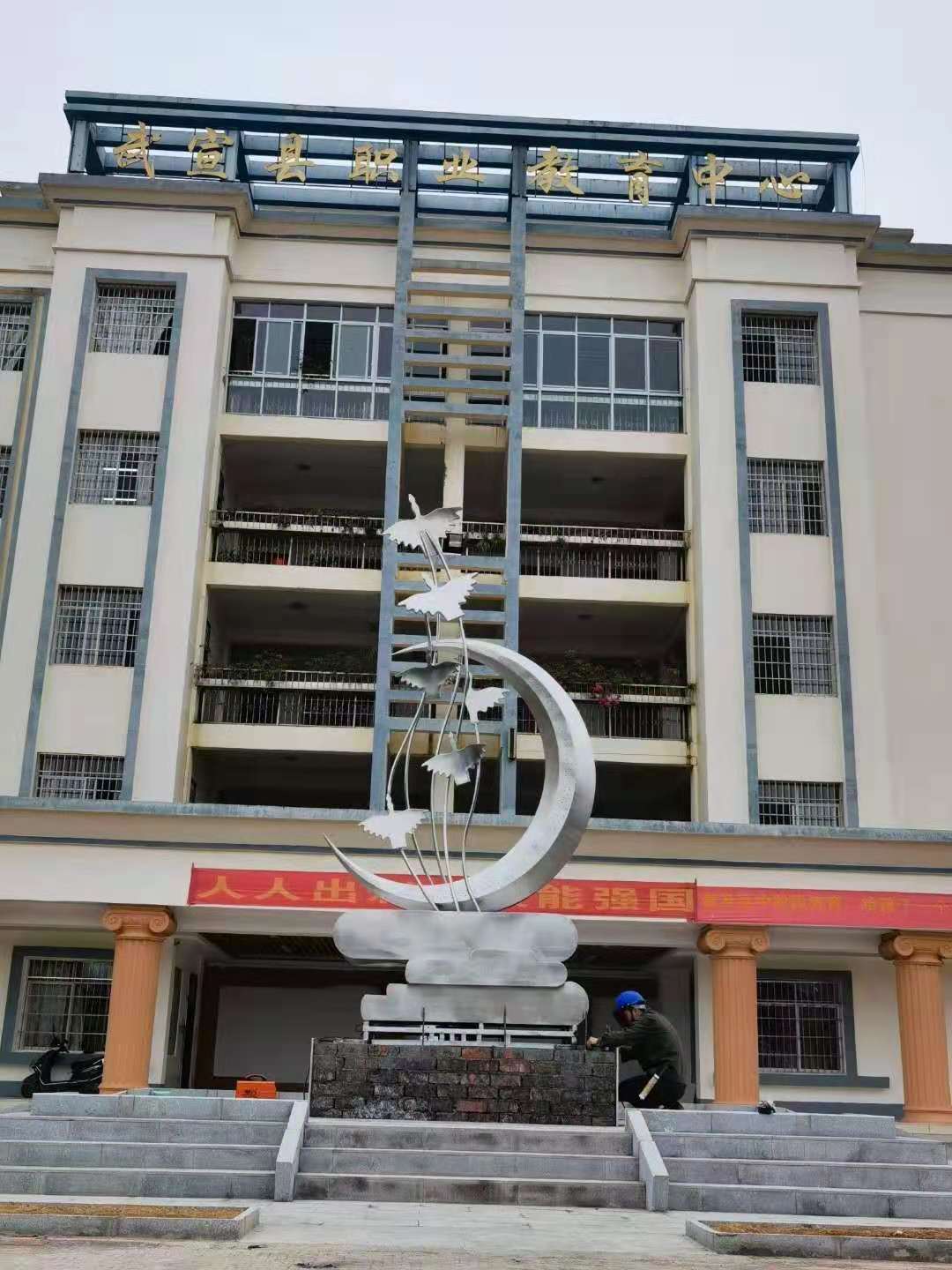 丹东校园入口不锈钢书本组合雕塑 抽象艺术品摆件