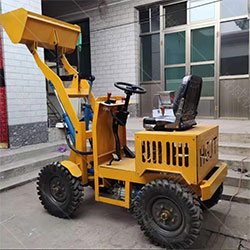 小型电动装载机 养殖场多功能四驱电动铲粪车 小型电动铲车厂家