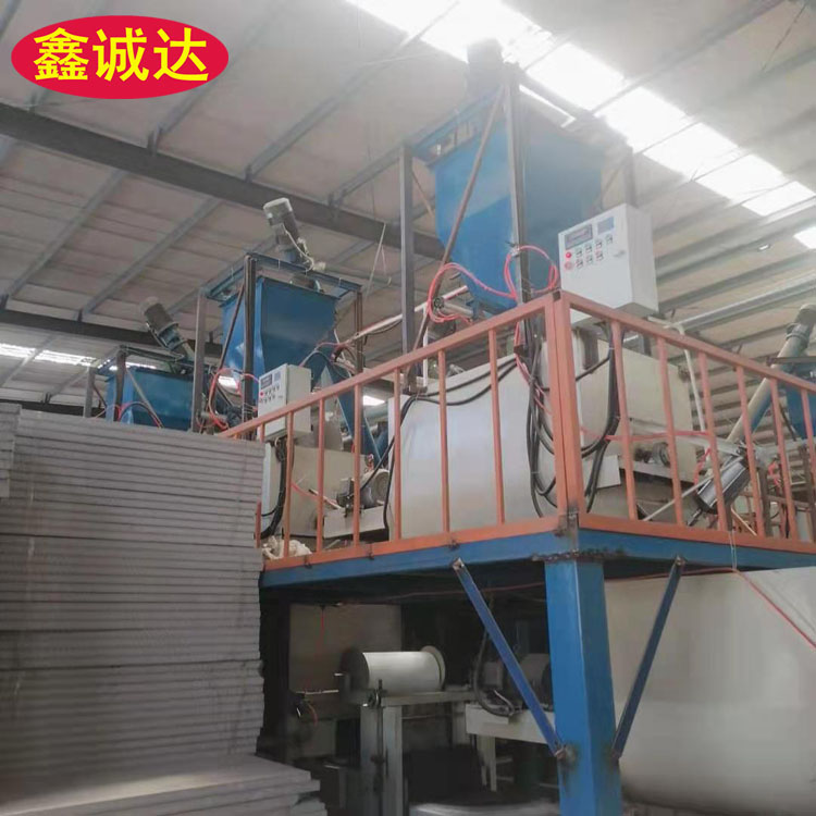 鑫诚达FS复合砂浆一体板设备 复合外模板设备 生产流程