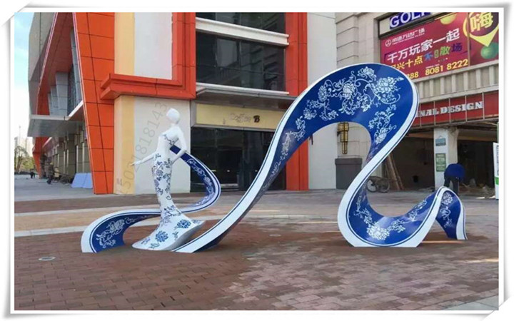 济源广场青花瓷抽象人物雕塑 飘带裙摆工艺定制