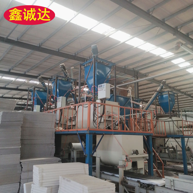 鑫诚达fs免拆自保温外建筑模板设备 复合保温板设备 免费安装调试