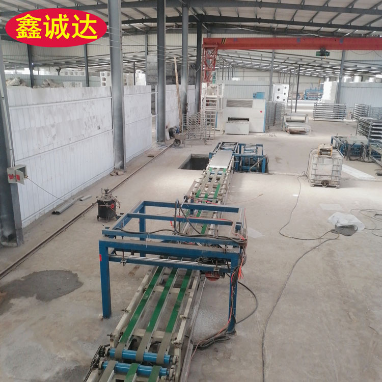 鑫诚达FS复合保温外模板设备 保温一体板设备 供应商