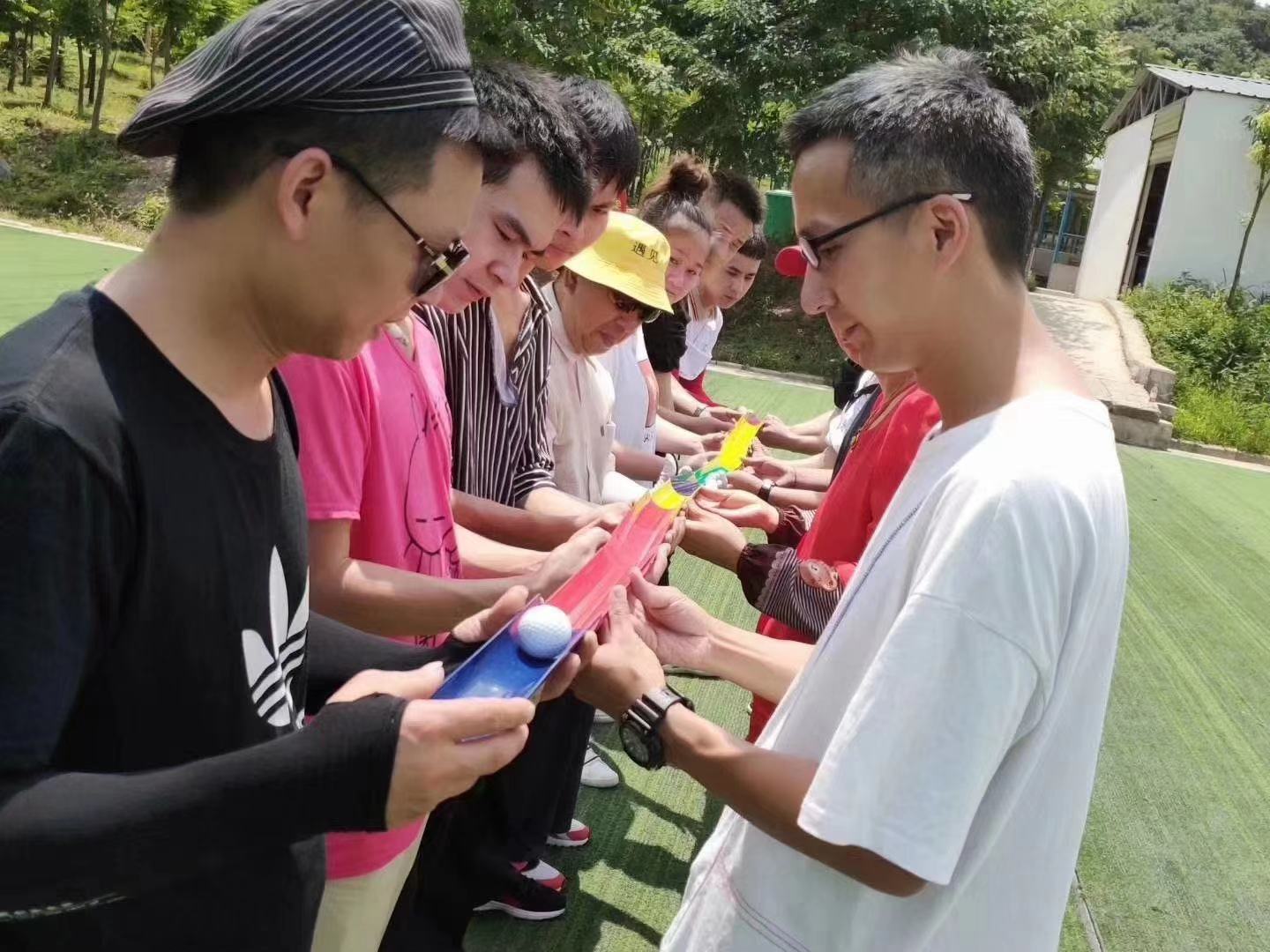 快来看武汉公司集体出游哪里好玩?老司令畅聊别走神